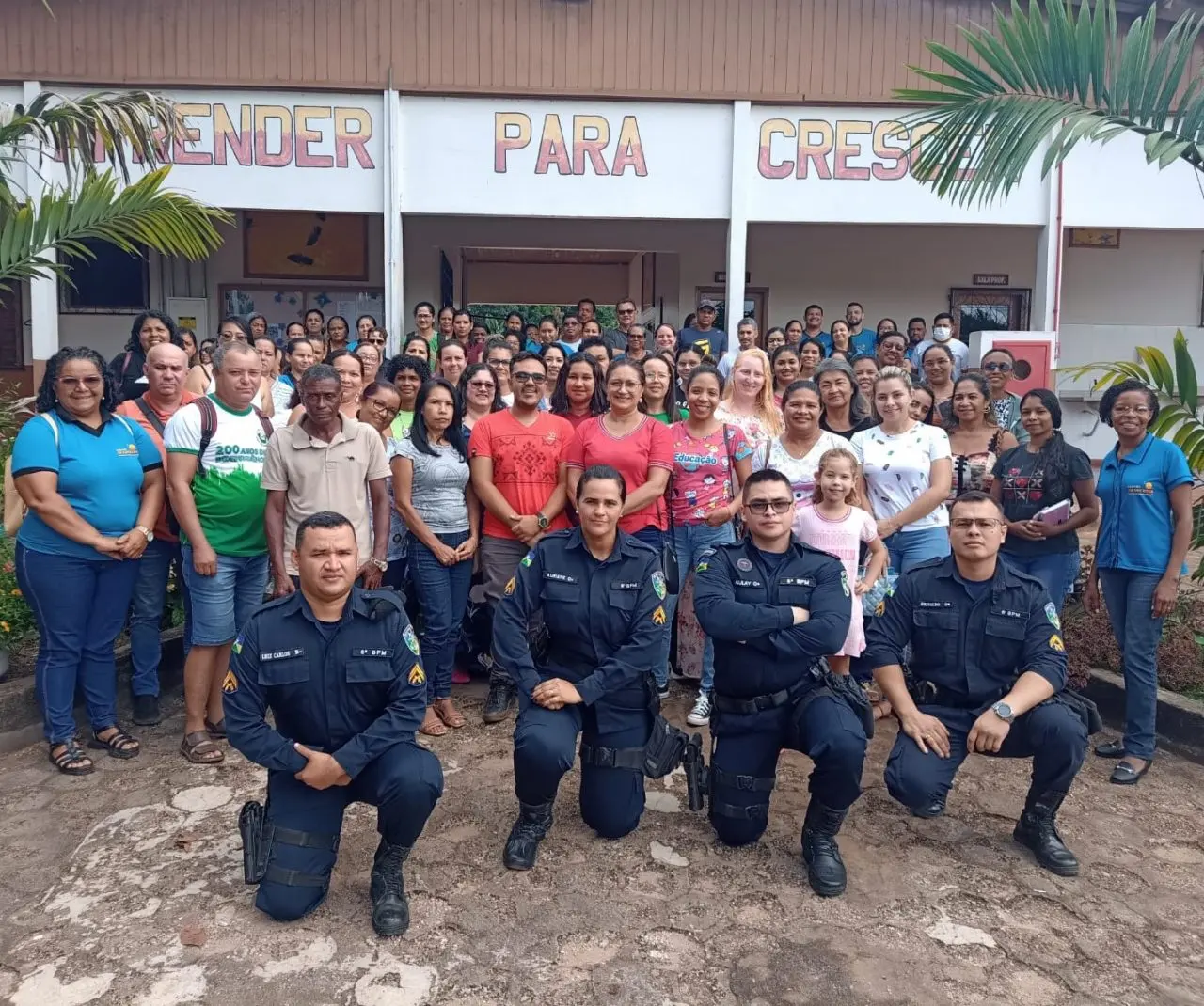 GUAJARÁ-MIRIM – POLICIAIS MILITARES REALIZAM CAPACITAÇÃO DE PROFESSORES E SERVIDORES EM OCORRÊNCIAS COM ATIRADOR ATIVO